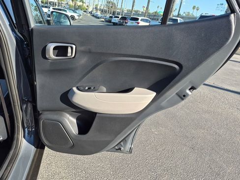 Used 2025 Hyundai Venue SEL image 25