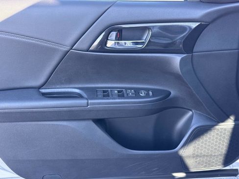 Used 2015 Honda Accord Sport image 17