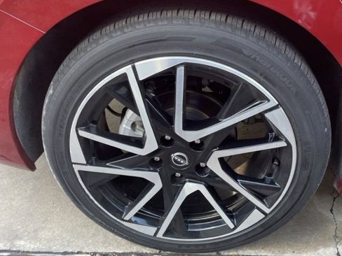 Used 2025 Nissan Sentra SR w/ SR Premium Package image 10