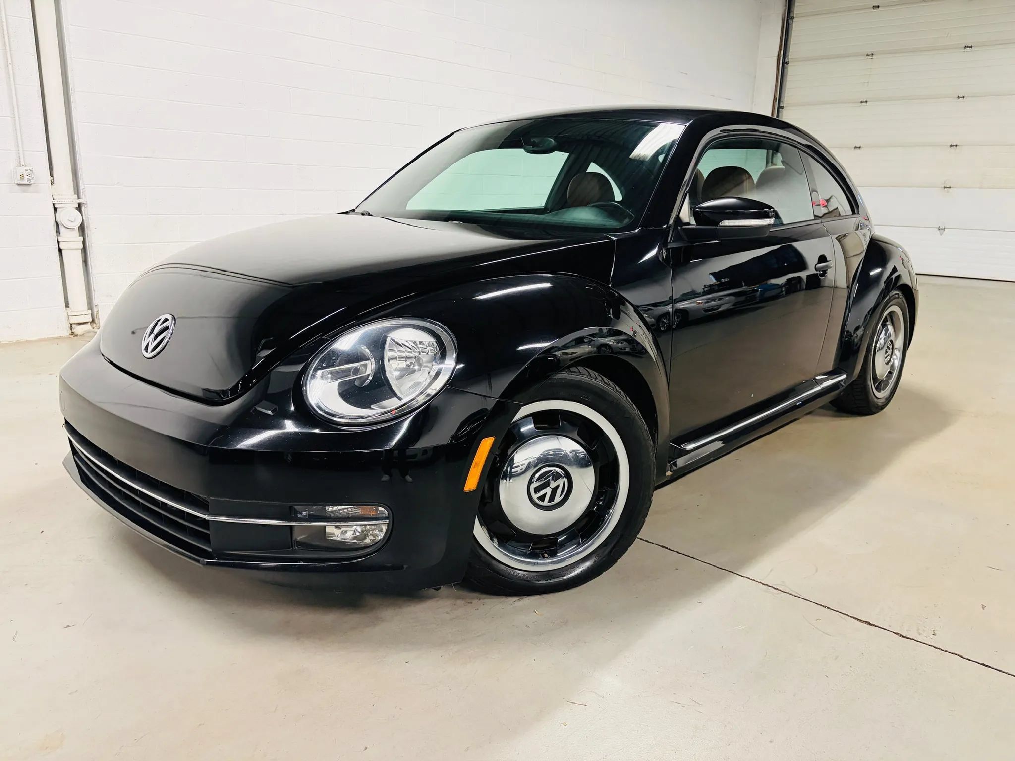Used 2015 Volkswagen Beetle 1.8T Classic FWD image 1
