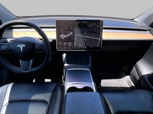 Used 2021 Tesla Model Y Long Range AWD/4WD image 15