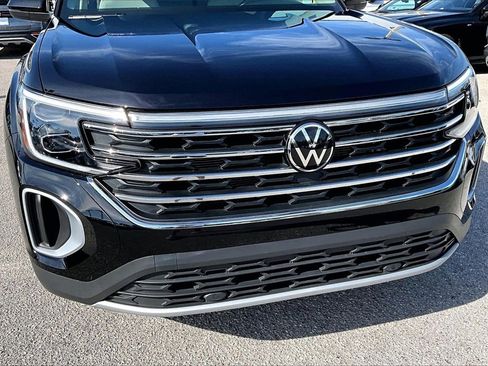 Certified 2025 Volkswagen Atlas SE image 11