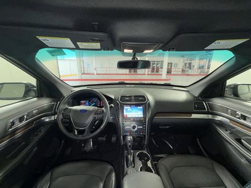 Used 2019 Ford Explorer Limited w/ Class III Trailer Tow Package image 23