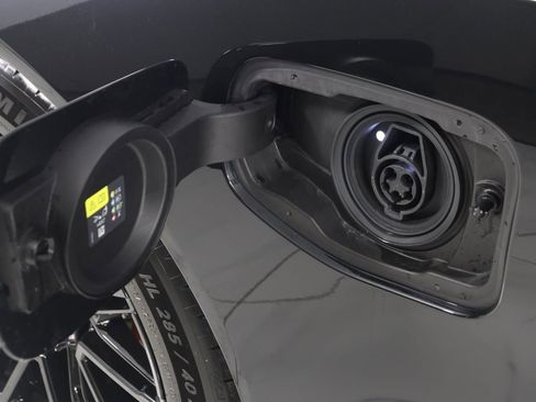 Used 2025 BMW M5 w/ Executive Package image 42