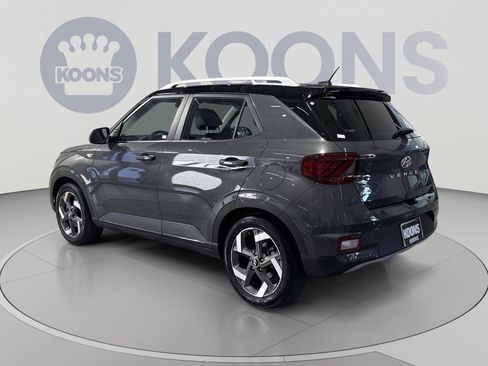 Used 2023 Hyundai Venue Limited FWD image 8