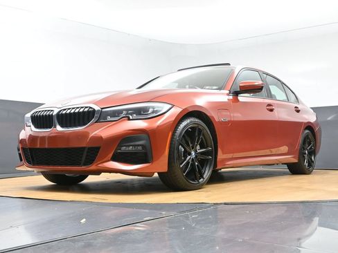 Used 2022 BMW 330e w/ M Sport Package RWD image 50