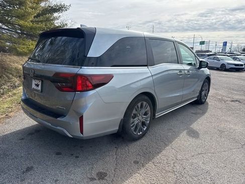 Used 2025 Honda Odyssey Touring image 2