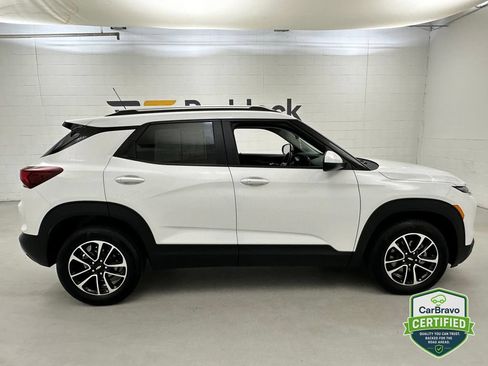 Certified 2024 Chevrolet TrailBlazer LT w/ LT Cold Weather Package AWD/4WD image 9