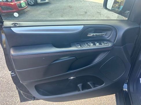 Used 2019 Dodge Grand Caravan GT image 12
