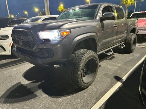 Used 2020 Toyota Tacoma SR w/ SR Convenience Package RWD image 2