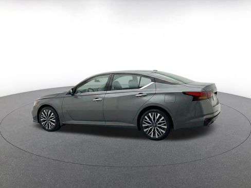 Used 2025 Nissan Altima 2.5 SV FWD image 6