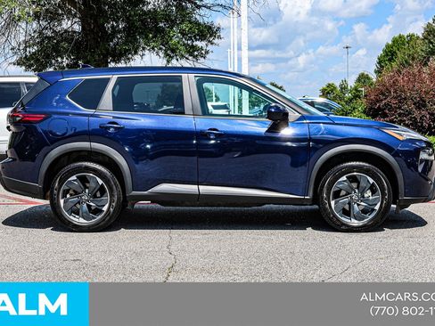 Used 2024 Nissan Rogue SV AWD/4WD image 10