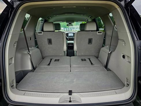 Certified 2023 GMC Acadia SLT w/ Preferred Package image 40