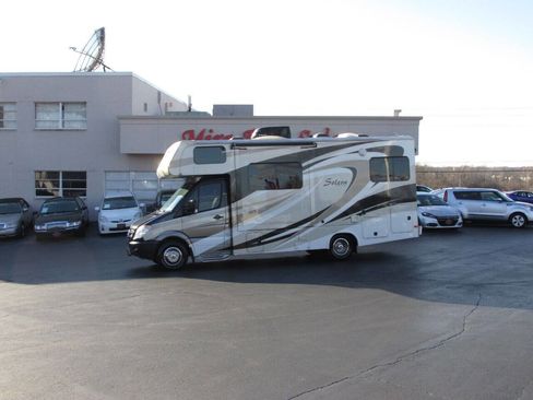 Used 2013 Mercedes-Benz Sprinter 3500 image 2