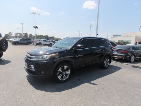 Used 2018 Toyota Highlander Limited Platinum AWD/4WD image 2