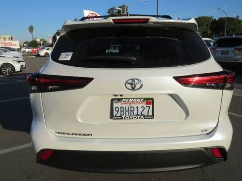 Certified 2022 Toyota Highlander LE image 9