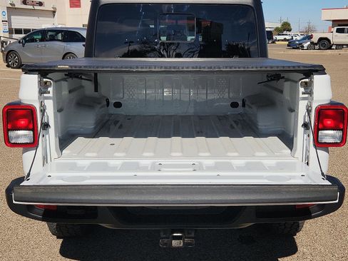Used 2023 Jeep Gladiator Sport image 10