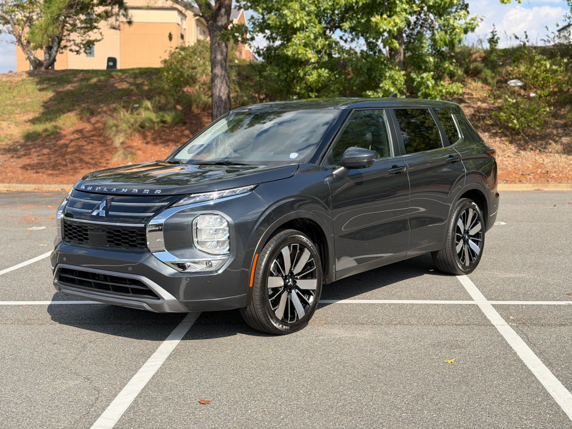 Used 2025 Mitsubishi Outlander SE FWD image 4