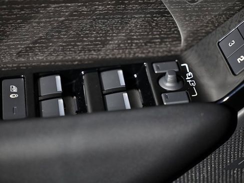 New 2026 Land Rover Range Rover Velar Dynamic SE image 23