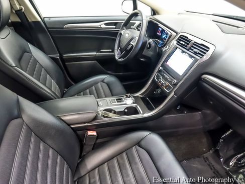 Used 2017 Ford Fusion SE w/ Equipment Group 201A FWD image 26
