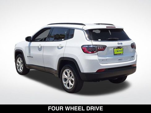 Used 2024 Jeep Compass Latitude AWD/4WD image 7