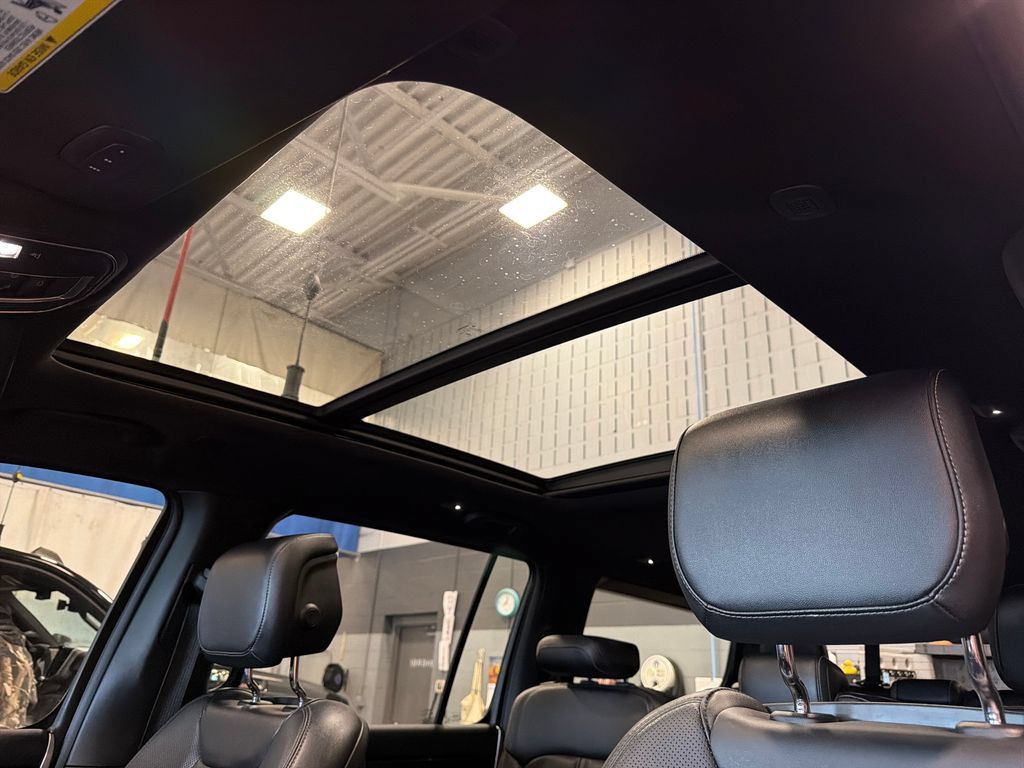 Used 2024 Jeep Wagoneer 4WD w/ Premium Group I image 4