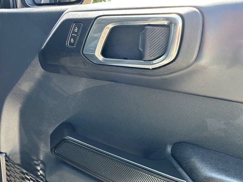 Used 2025 Ford Bronco Badlands AWD/4WD image 37