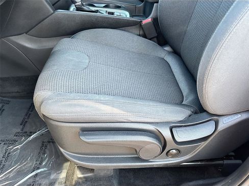 Used 2019 Hyundai Santa Fe SE image 18