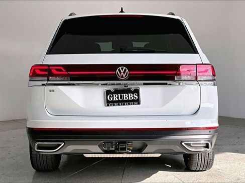 Used 2025 Volkswagen Atlas SE image 6