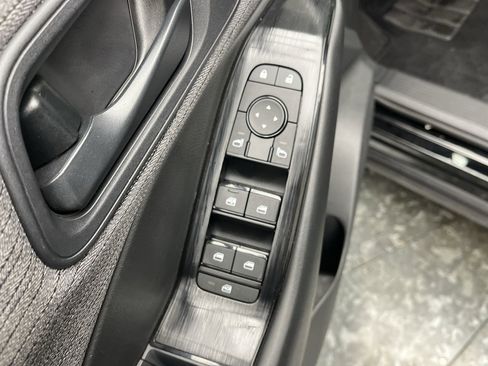 Used 2023 Nissan Rogue S image 7