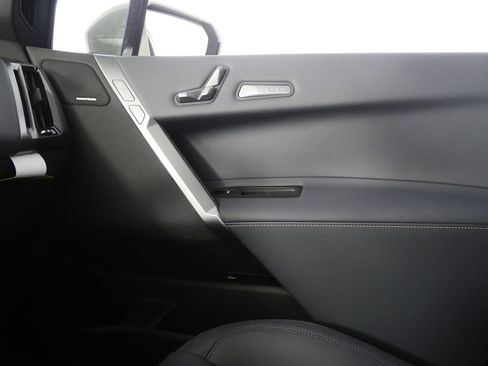 New 2026 BMW iX xDrive60 image 25
