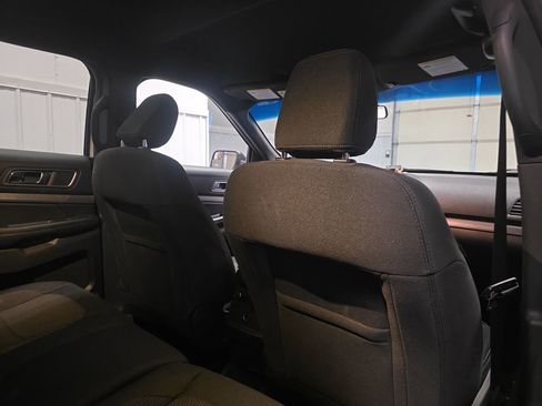Used 2018 Ford Explorer XLT AWD/4WD image 25