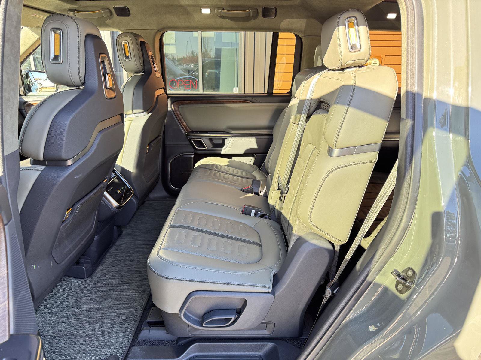 Used 2023 Rivian R1S Launch Edition Quad AWD/4WD image 20