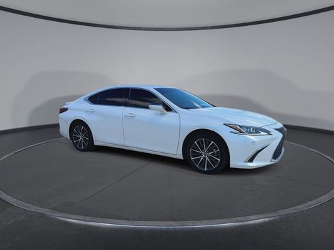 Used 2024 Lexus ES 300h w/ Premium Package FWD image 2