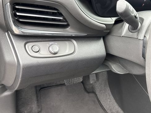 Used 2025 Buick Envista Preferred FWD image 15