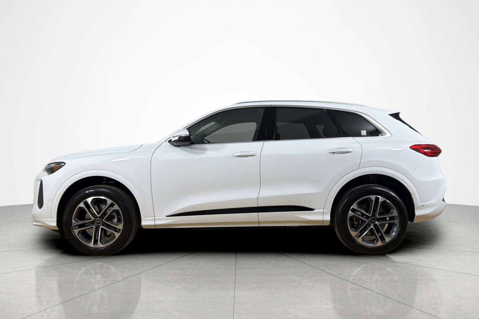 Used 2026 Audi Q5 Premium AWD/4WD image 2