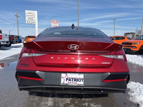Used 2025 Hyundai Elantra Limited image 4