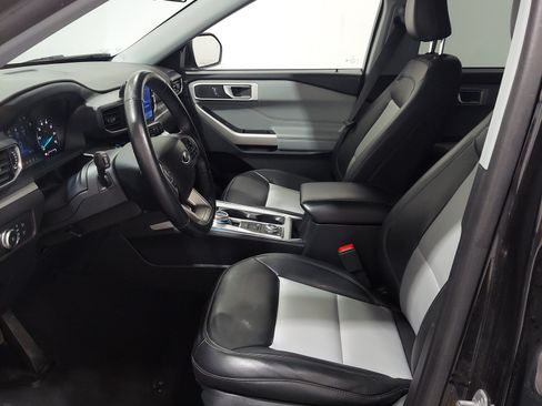 Used 2022 Ford Explorer XLT w/ XLT Sport Appearance Package AWD/4WD image 11