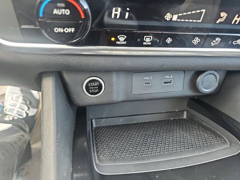 Used 2023 Nissan Rogue SV image 24