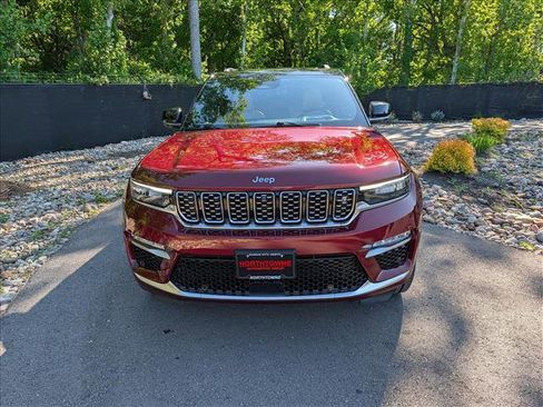 Used 2023 Jeep Grand Cherokee Summit AWD/4WD image 8
