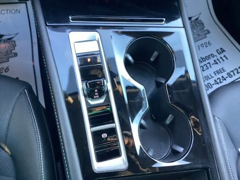 Used 2024 Volkswagen Atlas SE image 17