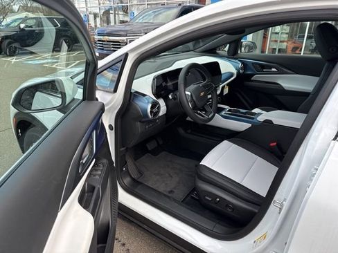 New 2026 Chevrolet Equinox EV LT image 8