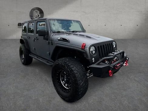 Used 2016 Jeep Wrangler Unlimited Sahara w/ Dual Top Group AWD/4WD image 3