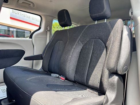 Used 2020 Chrysler Voyager L image 24