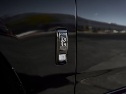 Used 2021 Rolls-Royce Cullinan Black Badge image 11