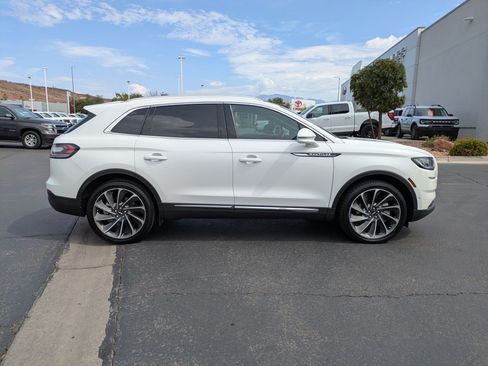 Used 2022 Lincoln Nautilus Reserve w/ Equipment Group 202A AWD/4WD image 2