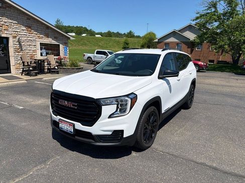 Used 2024 GMC Terrain SLE w/ Driver Convenience Package AWD/4WD image 1