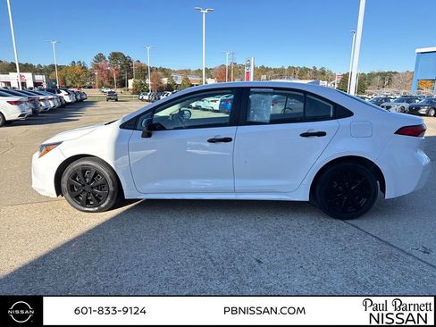 Used 2024 Toyota Corolla LE image 11