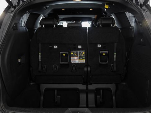 Used 2025 Toyota Sienna Platinum AWD/4WD image 40