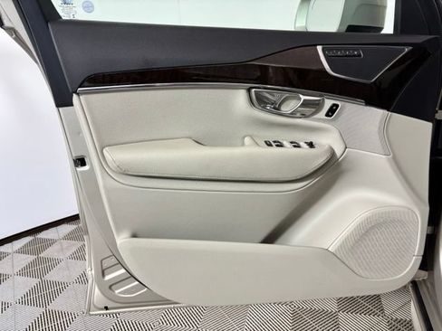 Used 2016 Volvo XC90 T6 Momentum w/ Momentum Plus Package AWD/4WD image 10
